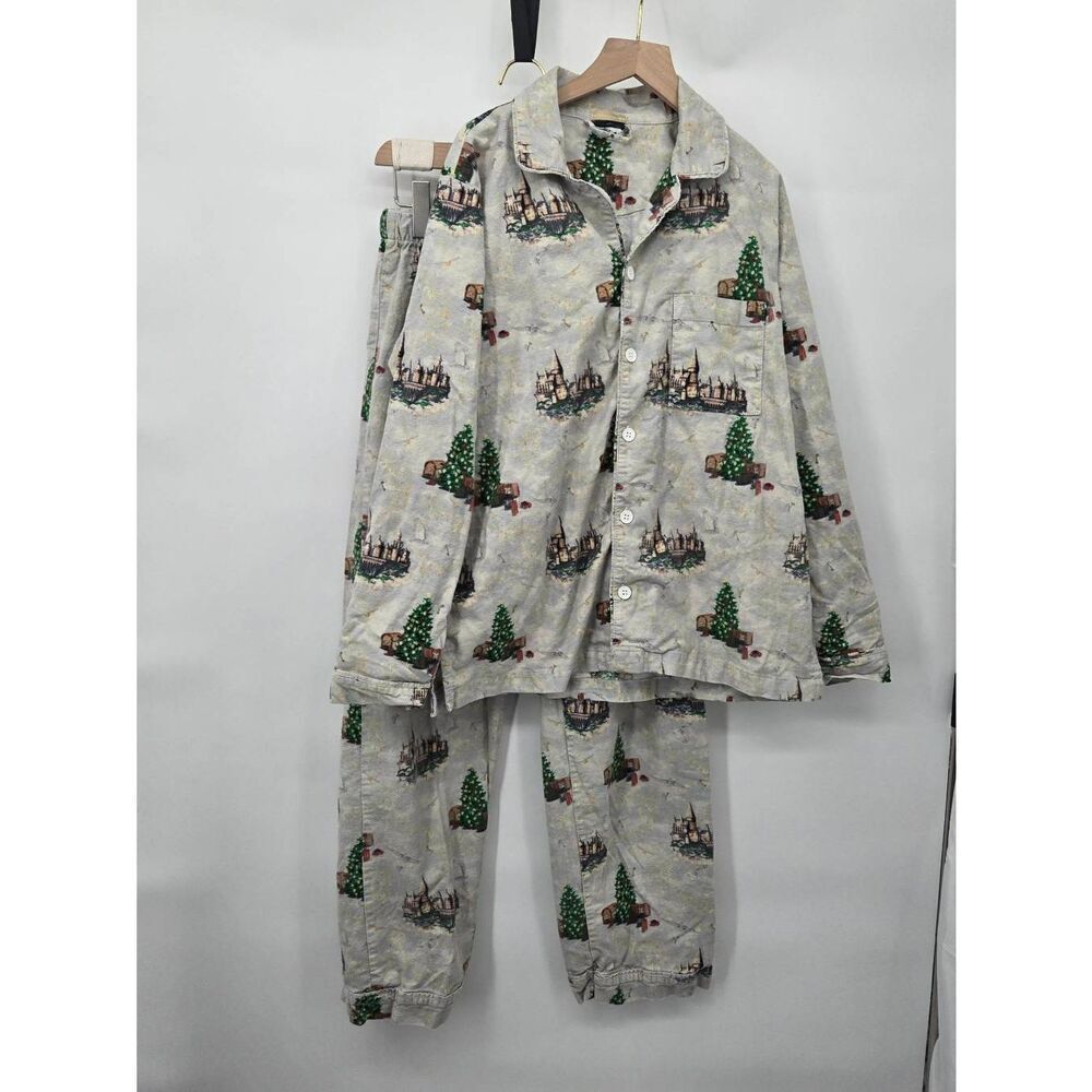 Pottery Barn Teen Hogwarts Pajamas Flannel Size Medium?